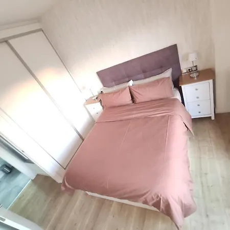 Apartment Glorious Sunny Penthouse Near The Barcelona