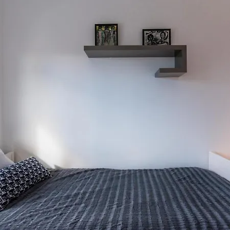 Glorious Sunny Penthouse Near The Apartment *