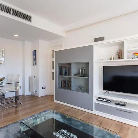 Apartment Glorious Sunny Penthouse Near The Barcelona