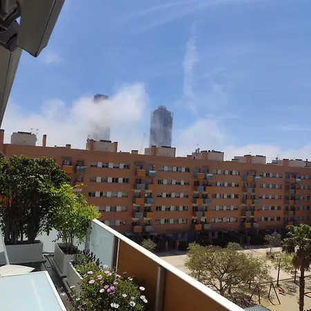 Glorious Sunny Penthouse Near The Apartment