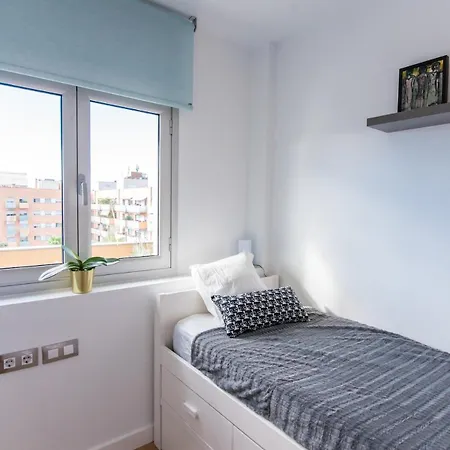 Glorious Sunny Penthouse Near The Apartment *