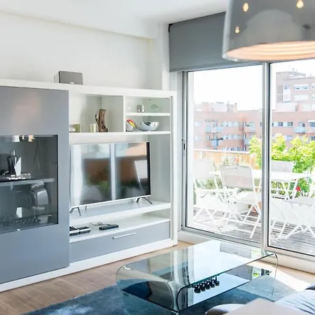 Glorious Sunny Penthouse Near The Barcelona
