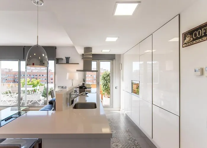 Glorious Sunny Penthouse Near The Апартаменты