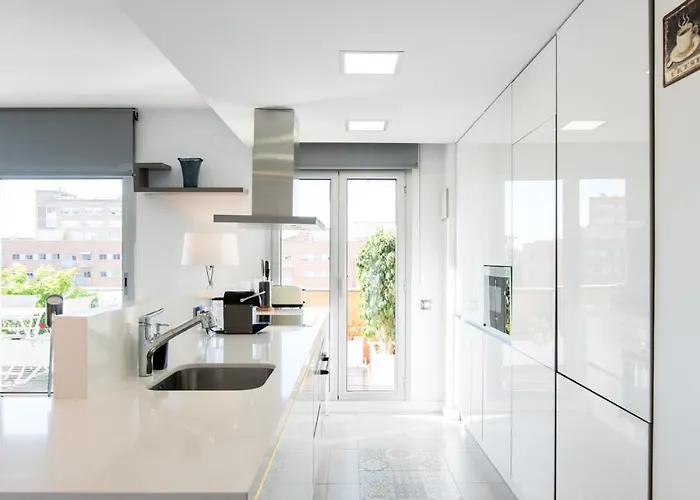 Апартаменты Glorious Sunny Penthouse Near The Барселона